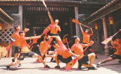 剧场进祠堂传统出新意[广州日报]