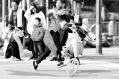 看谁的风火轮最快[潇湘晨报]