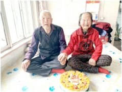 94岁伉俪取消白金婚聚会（燕都晨报）