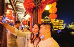 五一假期近四万人打卡芙蓉镇[潇湘晨报]